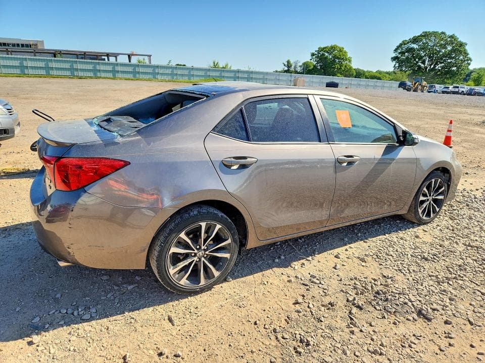 2019 TOYOTA COROLLA SE 3