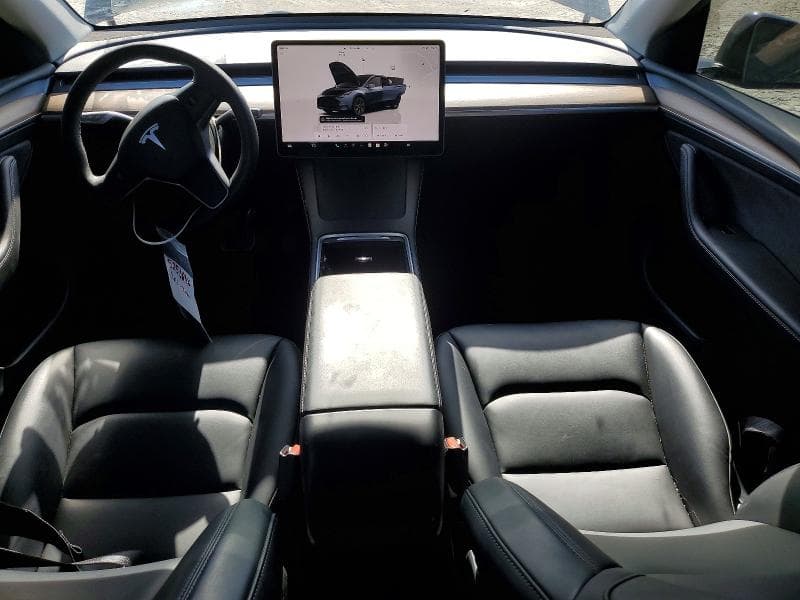 2025 TESLA MODEL Y 8