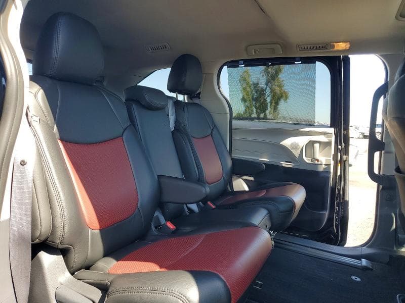 2024 TOYOTA SIENNA LE 11