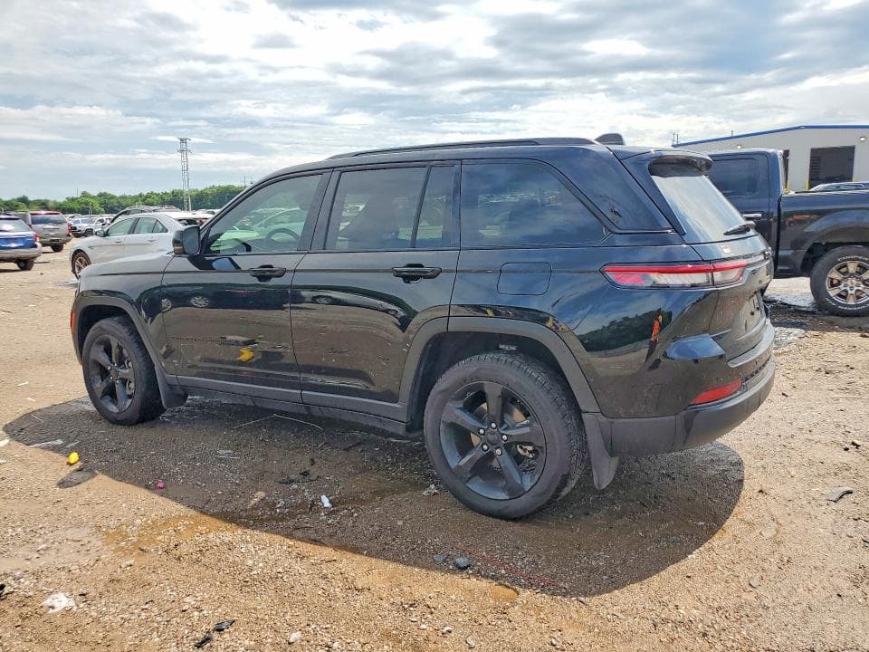 2023 JEEP GRAND CHEROKEE LAREDO 2