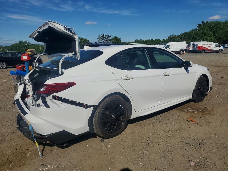 2025 TOYOTA CAMRY SE 3