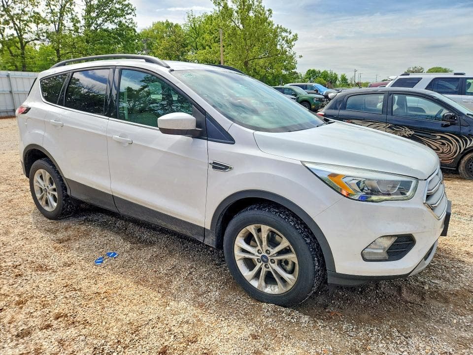 2017 FORD ESCAPE SE 4