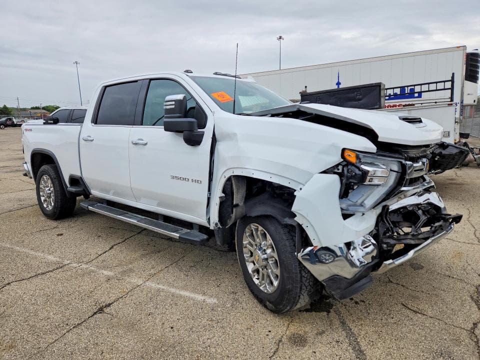 2025 CHEVROLET SILVERADO K3500 LTZ 4