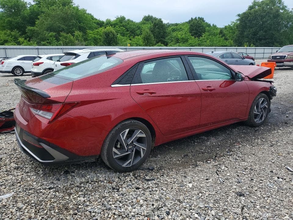 2025 HYUNDAI ELANTRA SE 3