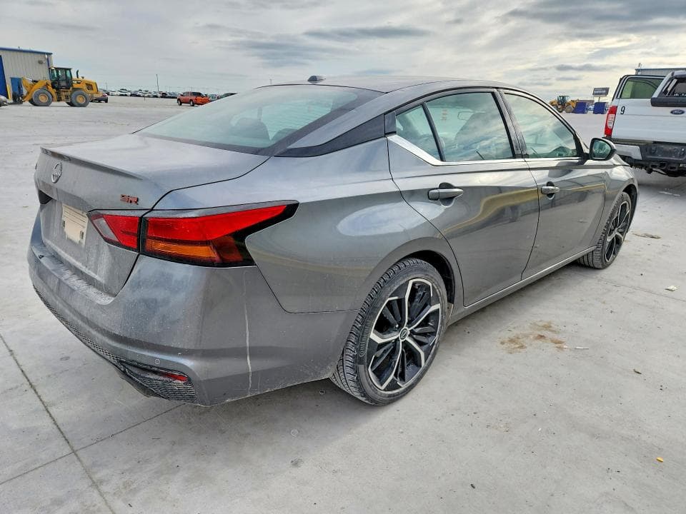2023 NISSAN ALTIMA SR 3