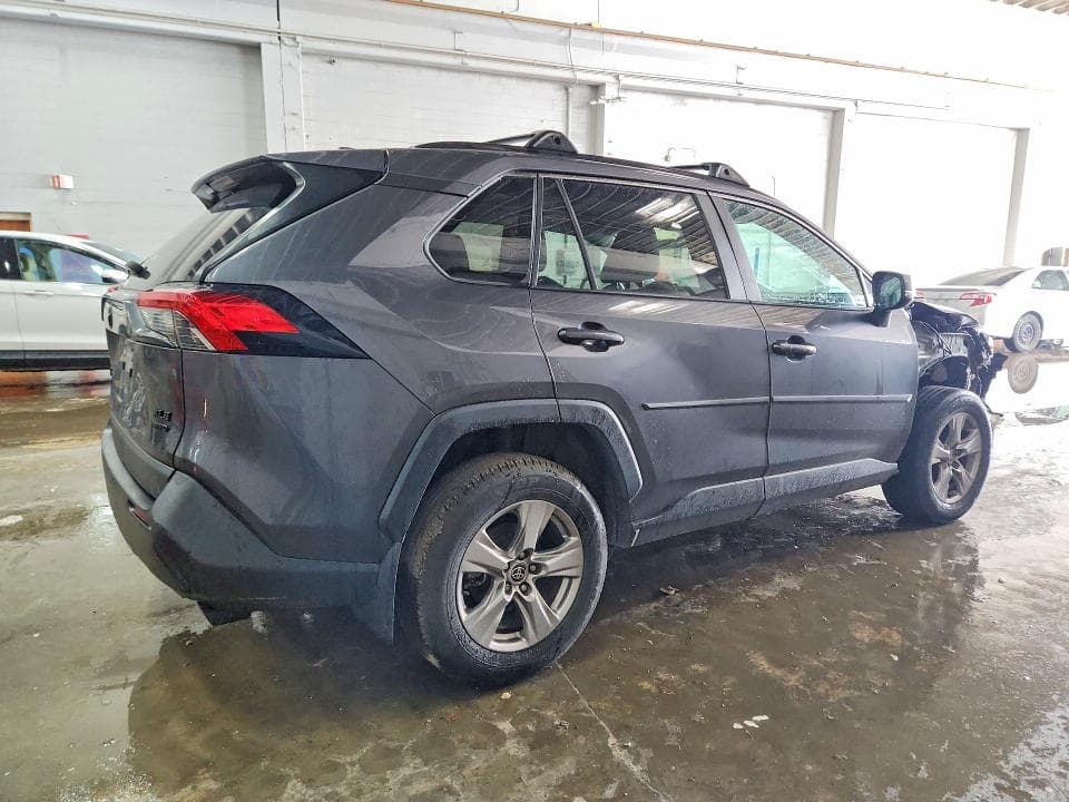 2023 TOYOTA RAV4 XLE 3