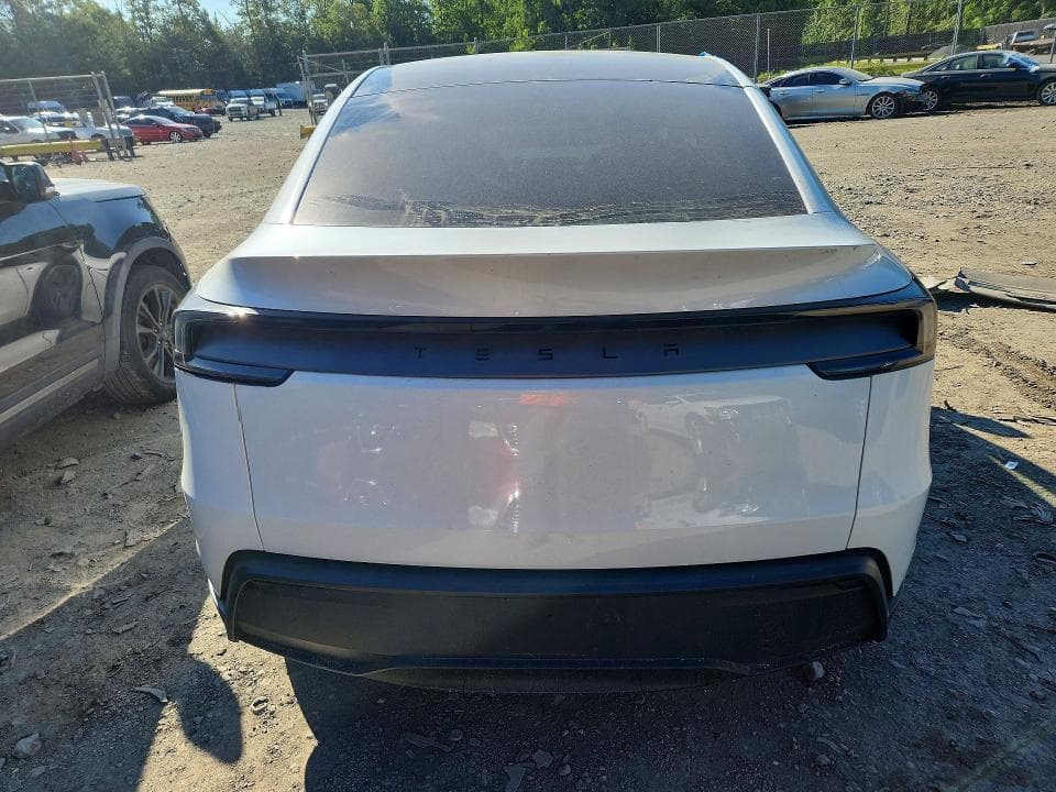 2026 TESLA MODEL Y 6