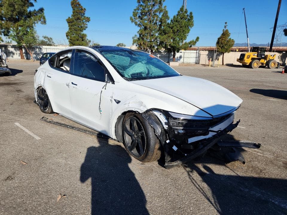 2026 TESLA MODEL Y 4