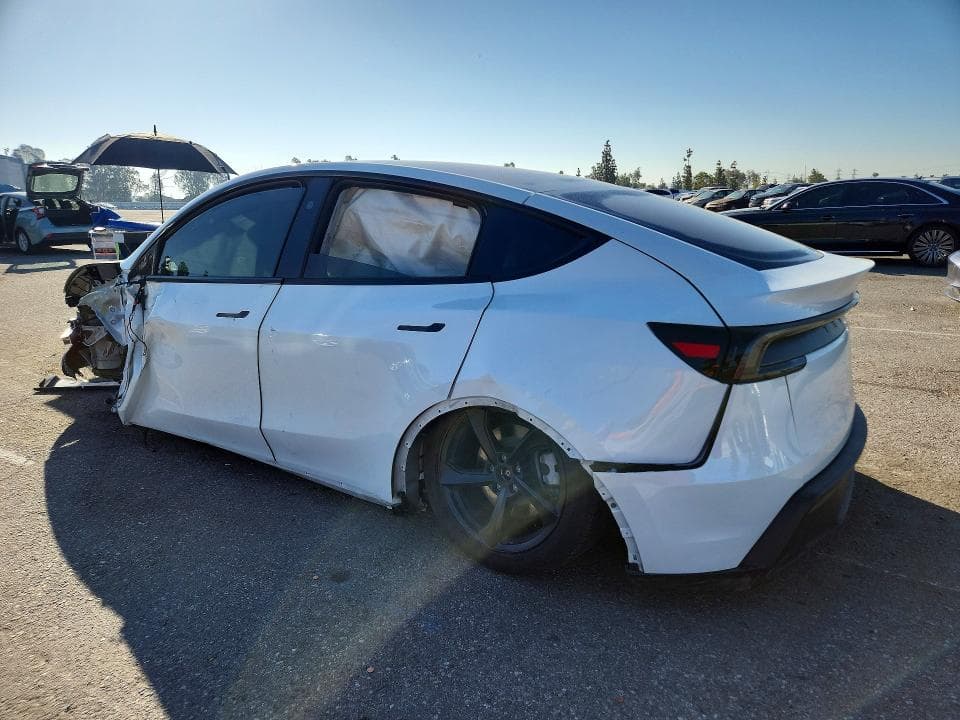 2026 TESLA MODEL Y 2