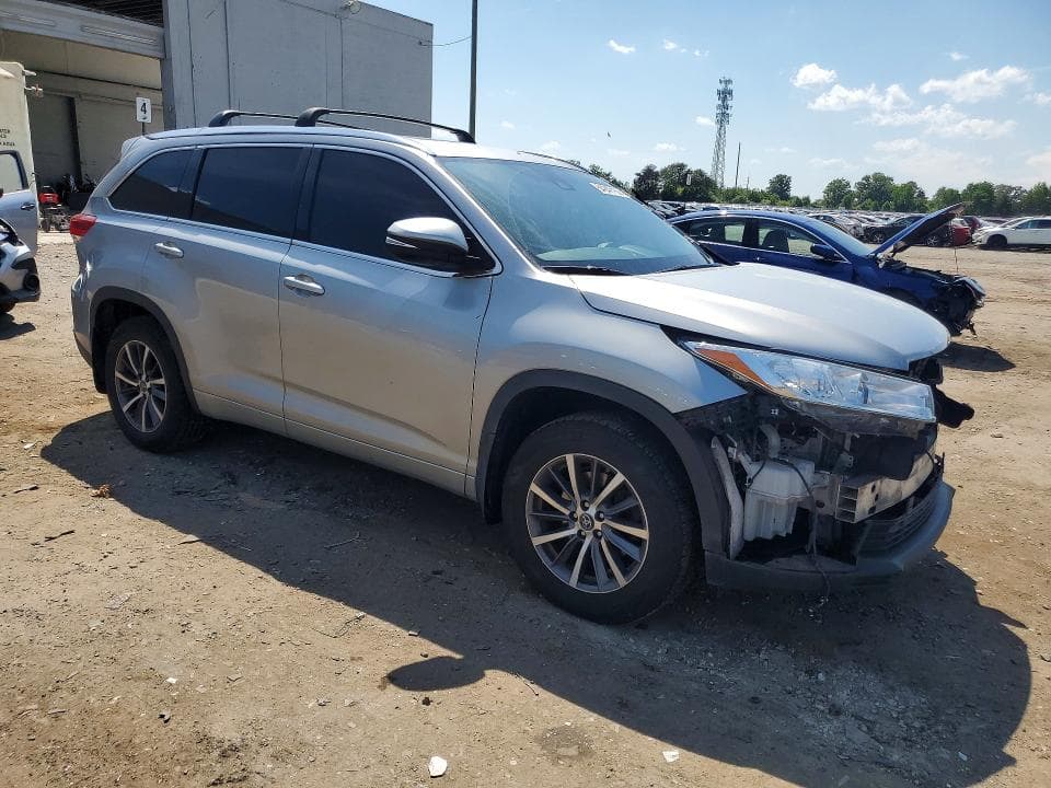 2017 TOYOTA HIGHLANDER XLE 4