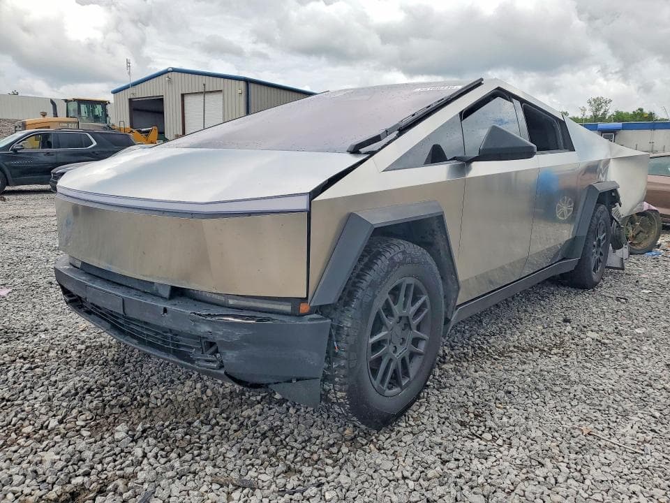 2025 TESLA CYBERTRUCK - 1