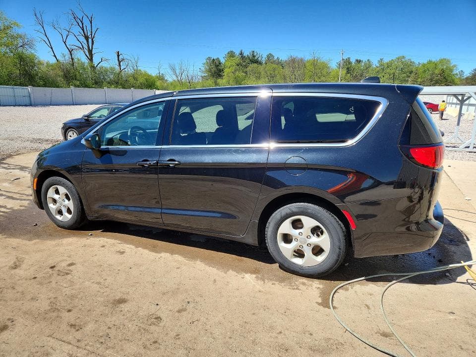 2017 CHRYSLER PACIFICA LX 2