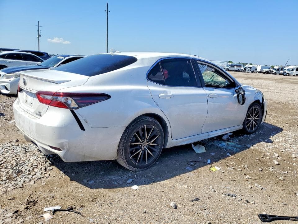 2022 TOYOTA CAMRY HYBRID SE 3