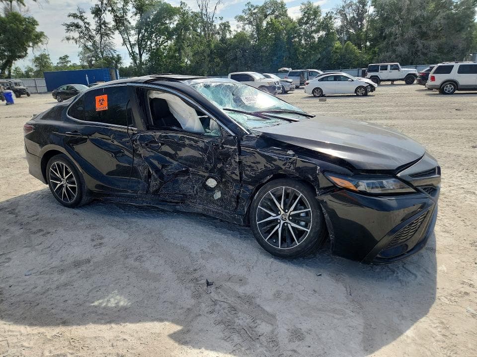 2024 TOYOTA CAMRY SE 4
