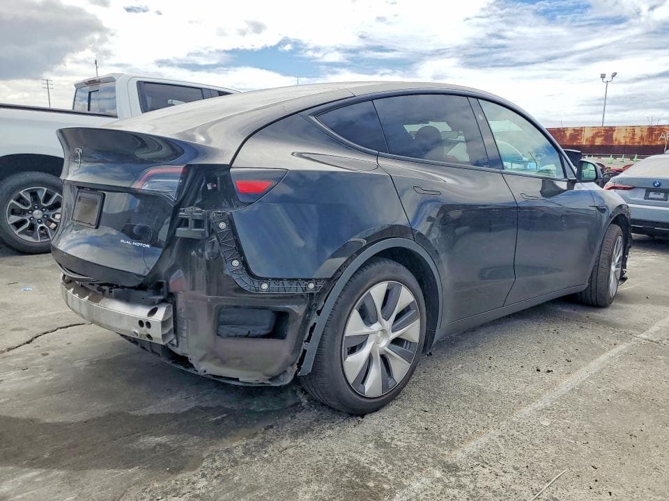 2024 TESLA MODEL Y 3