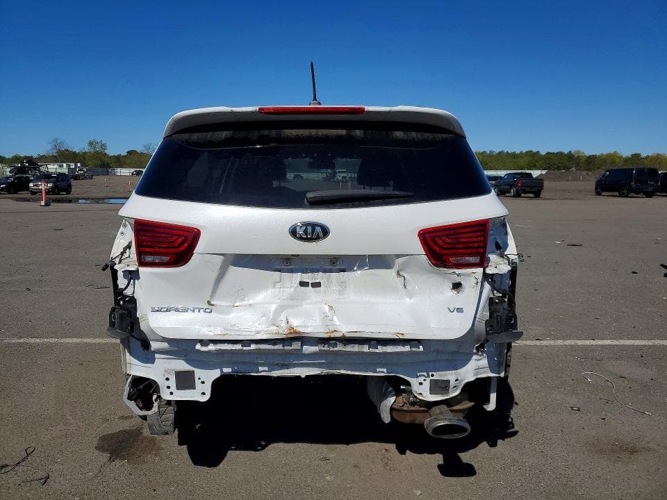 2020 KIA SORENTO S 6