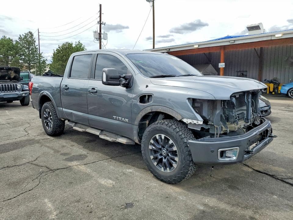 2017 NISSAN TITAN PRO-4X 4