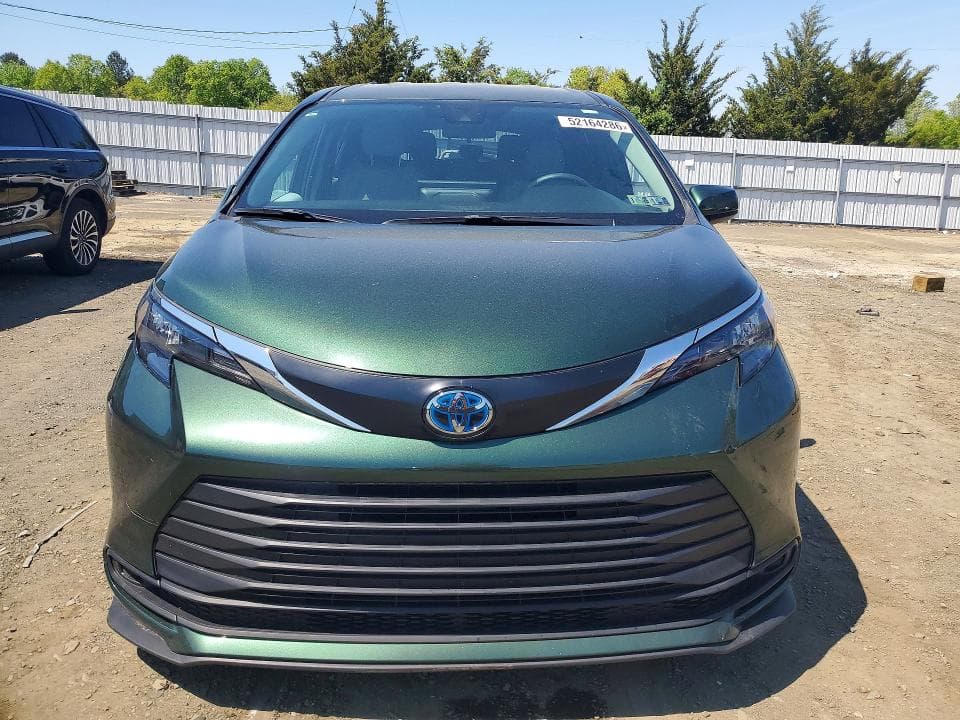 2025 TOYOTA SIENNA LE 5