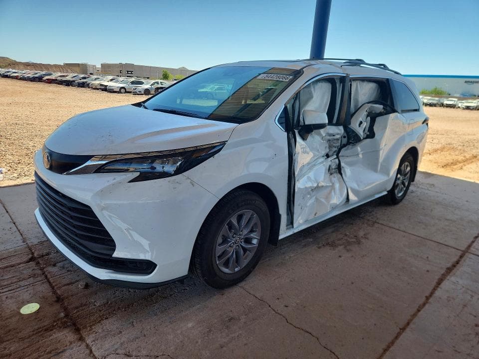 2025 TOYOTA SIENNA LE - 1