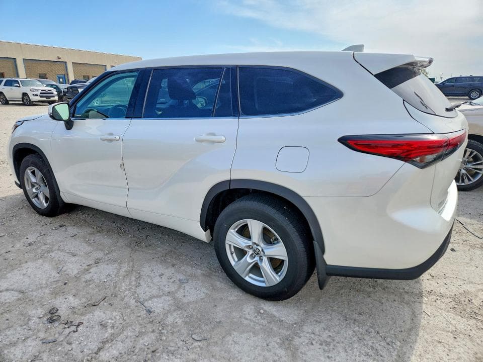 2021 TOYOTA HIGHLANDER LE 2