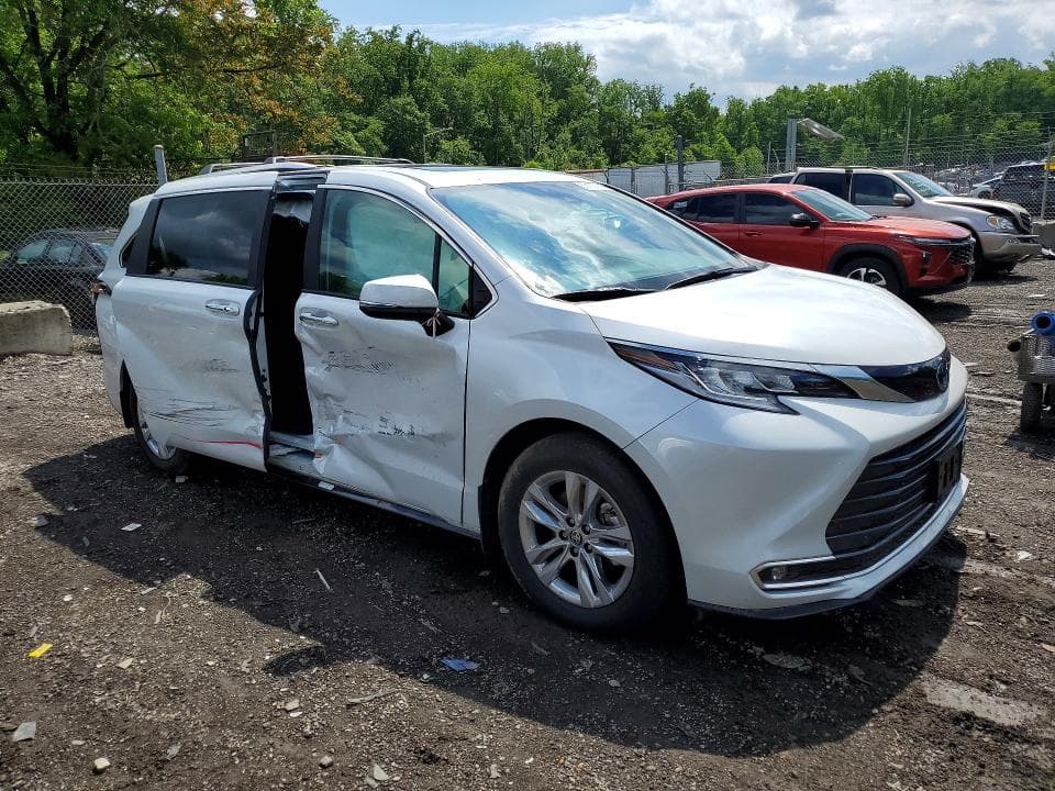 2025 TOYOTA SIENNA LIMITED 7-PASSENGER 4