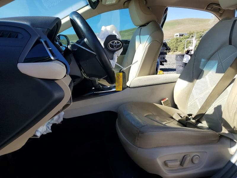 2018 TOYOTA CAMRY XLE 7