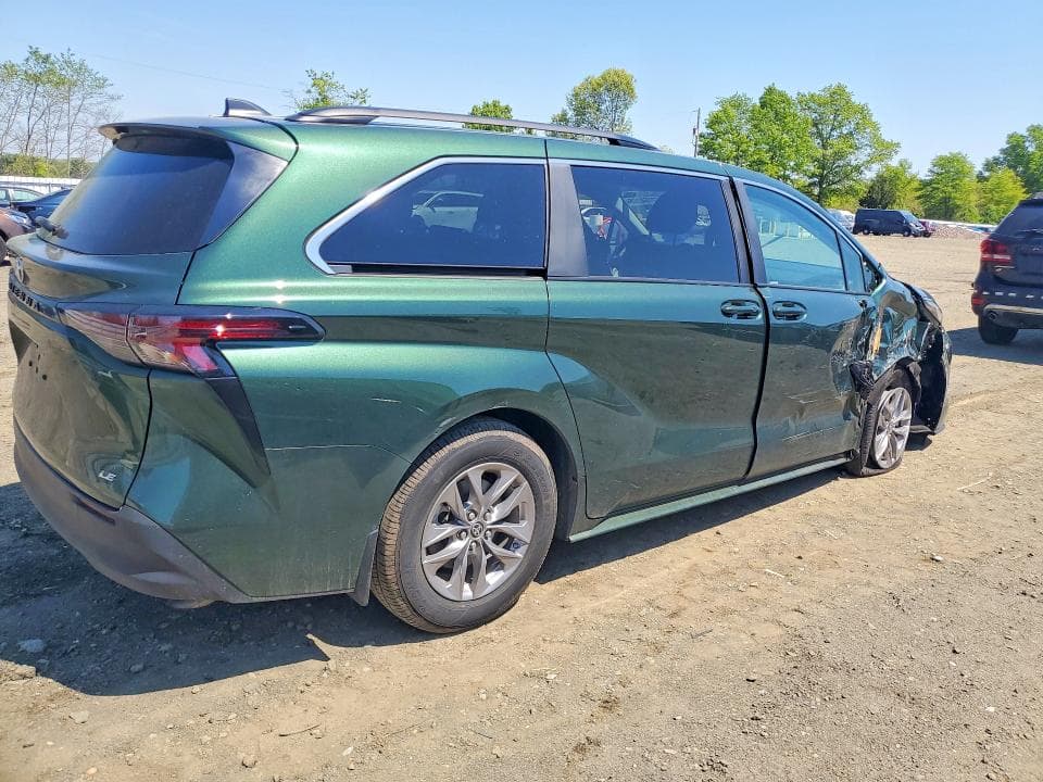 2025 TOYOTA SIENNA LE 3