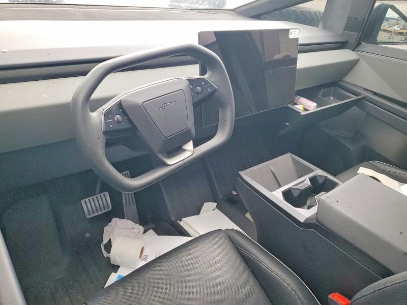 2025 TESLA CYBERTRUCK 8