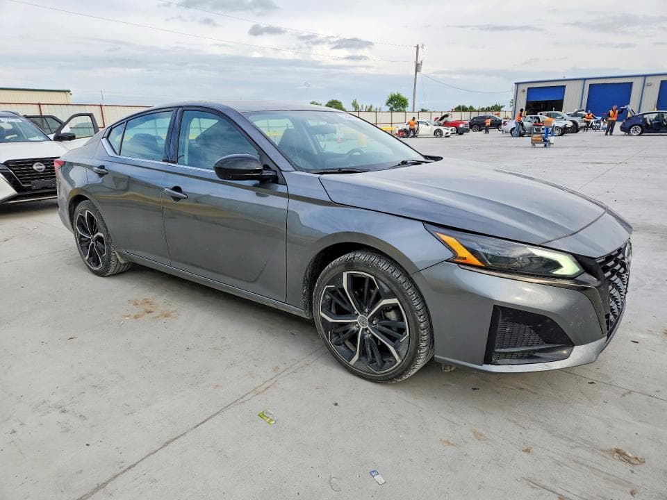 2023 NISSAN ALTIMA SR 4