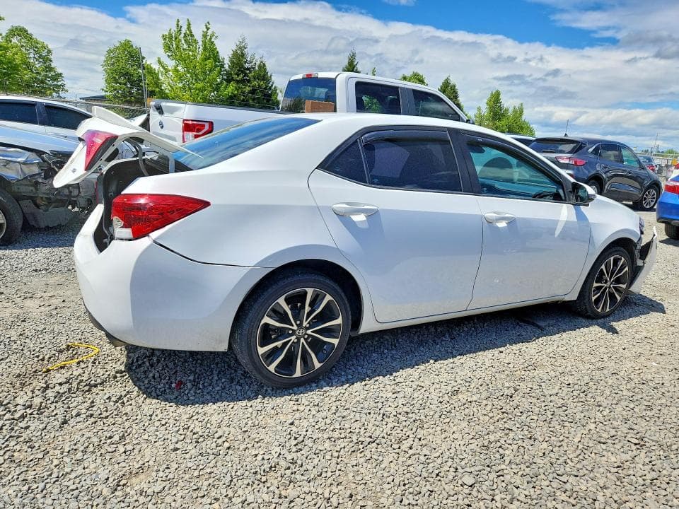 2017 TOYOTA COROLLA SE 3