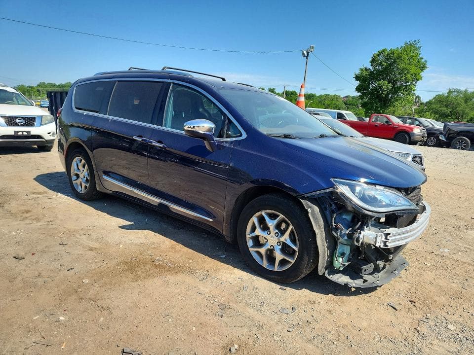 2017 CHRYSLER PACIFICA LIMITED 4