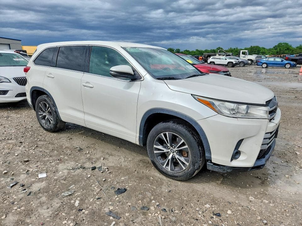 2018 TOYOTA HIGHLANDER LE 4