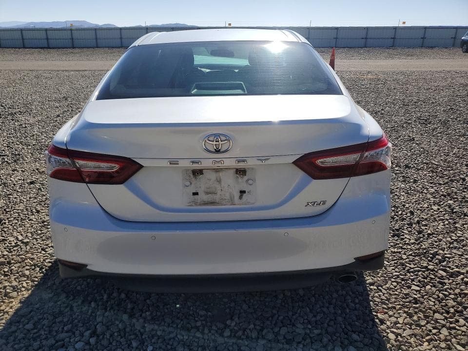 2018 TOYOTA CAMRY XLE 6