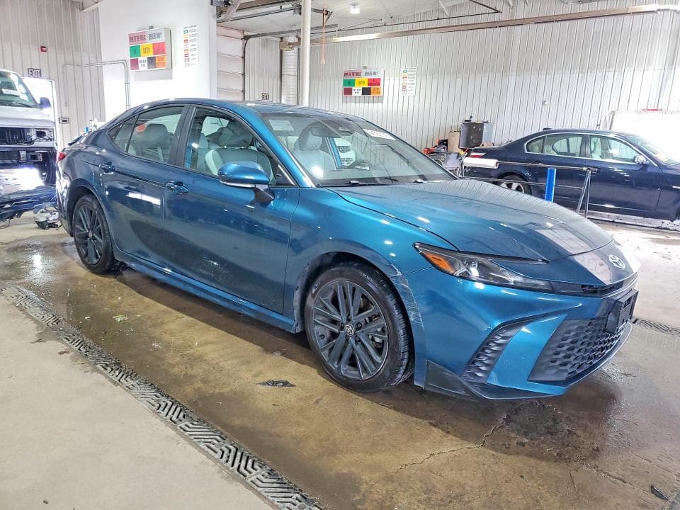 2025 TOYOTA CAMRY SE 4