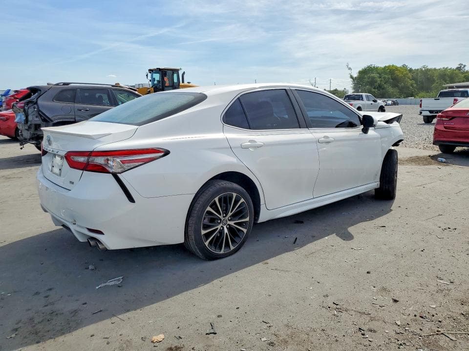 2018 TOYOTA CAMRY SE 3