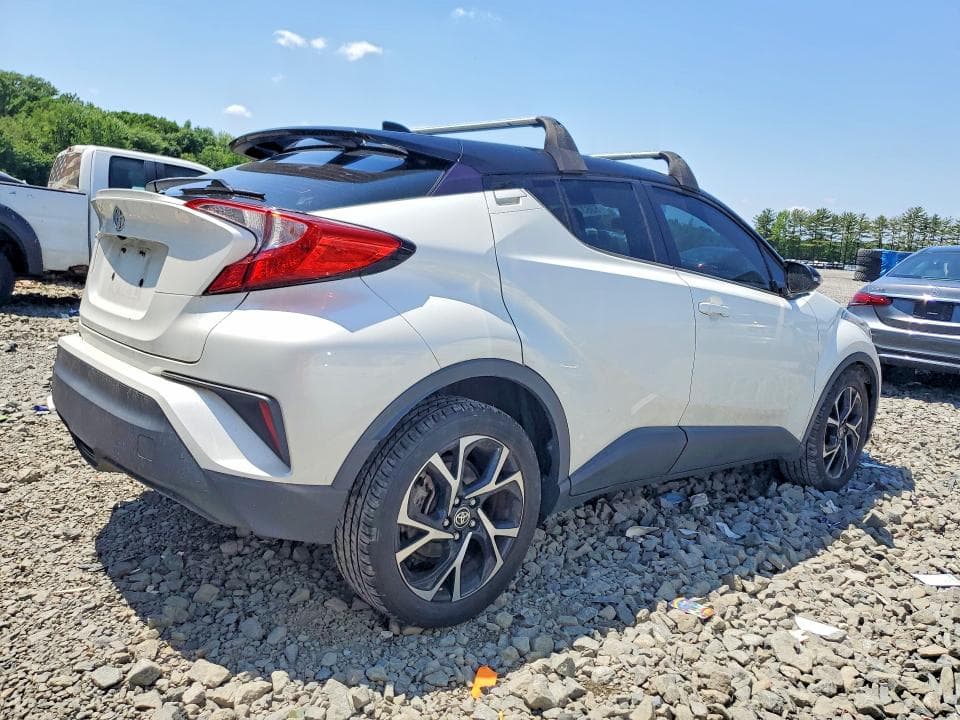 2020 TOYOTA C-HR XLE 3
