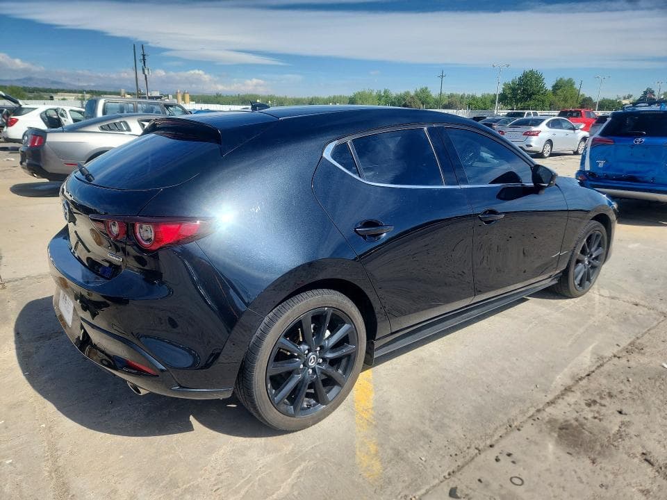 2023 MAZDA 3 PREMIUM 3