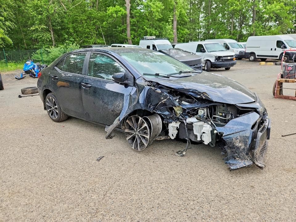 2017 TOYOTA COROLLA XSE 4