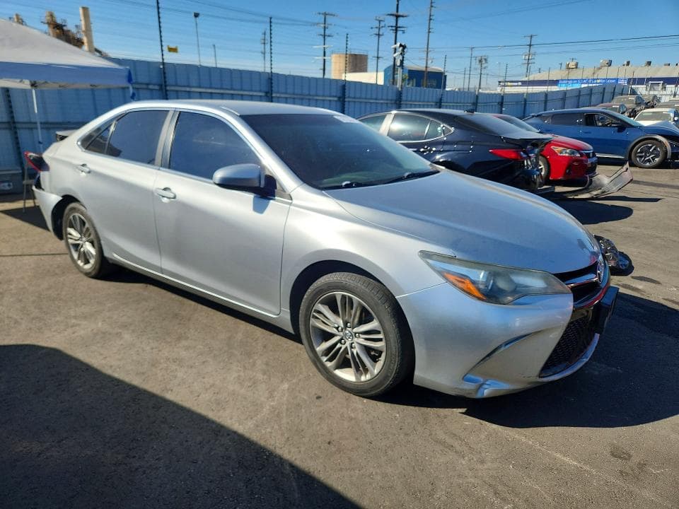 2017 TOYOTA CAMRY SE 4