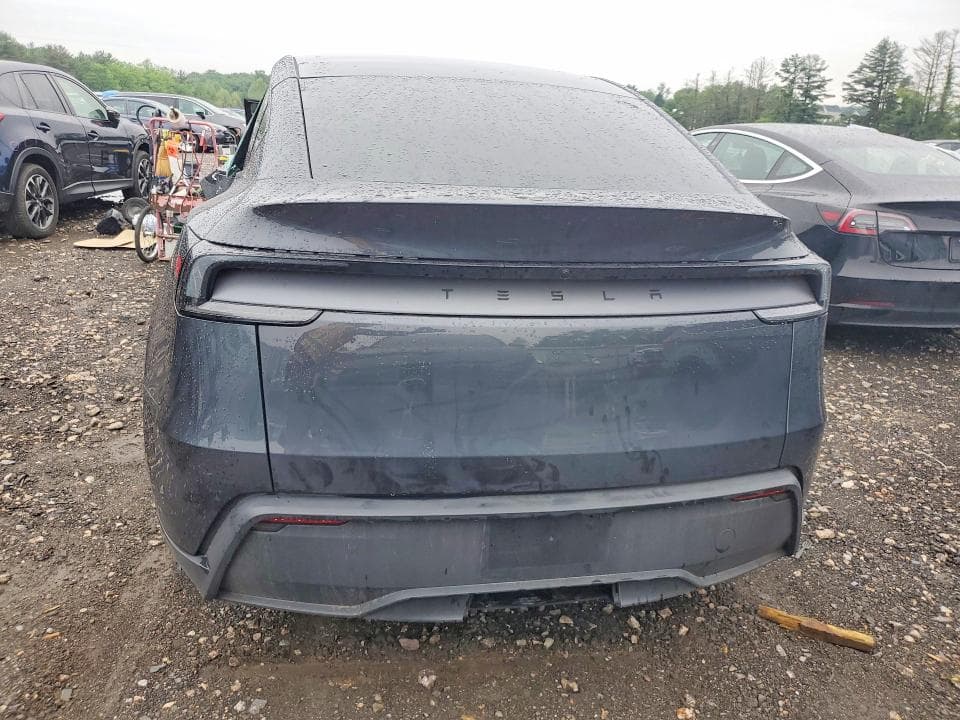 2026 TESLA MODEL Y 6