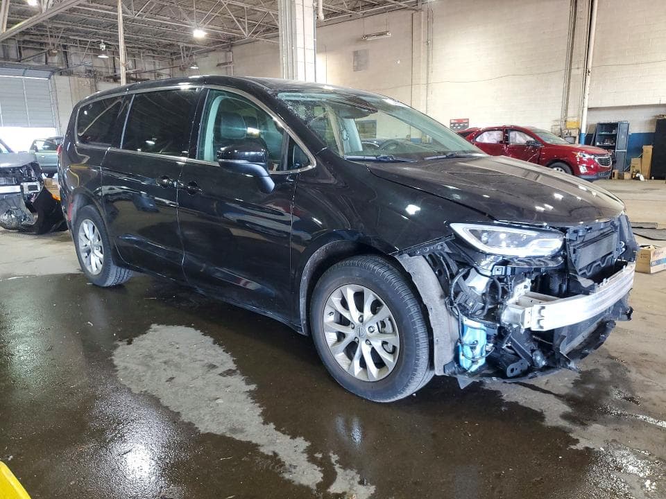 2023 CHRYSLER PACIFICA TOURING L 4