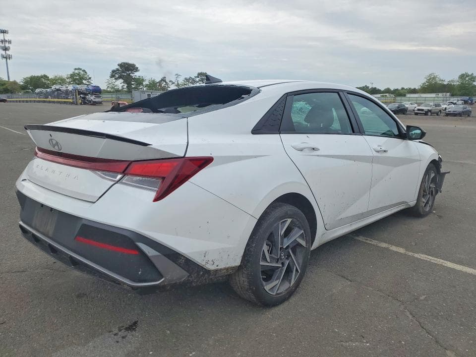 2025 HYUNDAI ELANTRA SEL SPORT 3