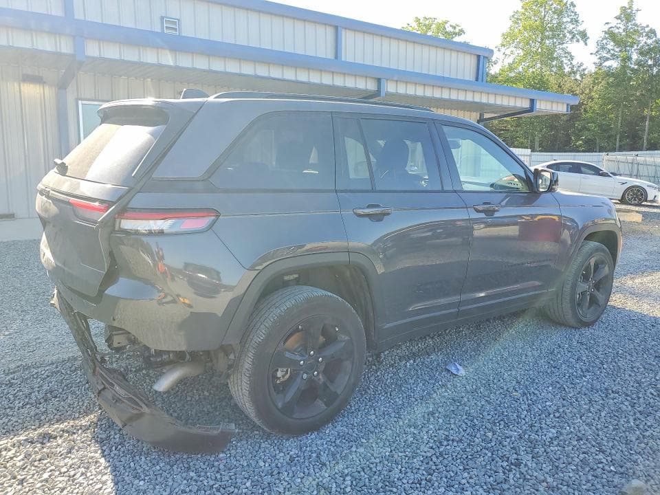 2023 JEEP GRAND CHEROKEE LAREDO 3