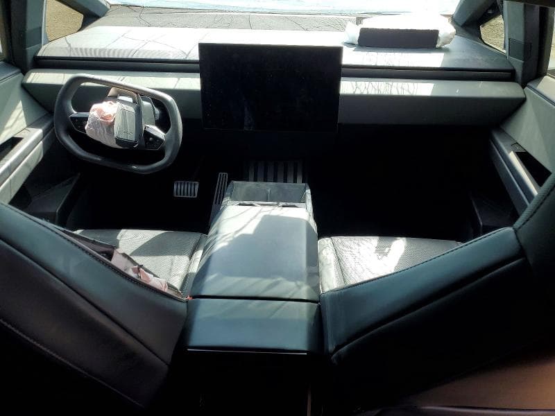 2024 TESLA CYBERTRUCK 8