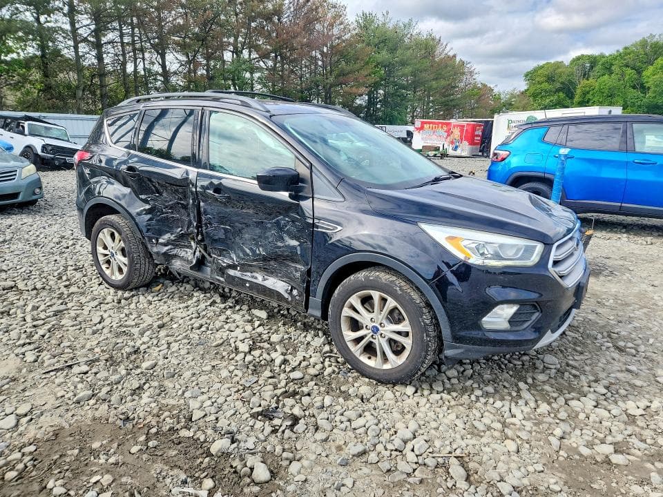 2017 FORD ESCAPE SE 4