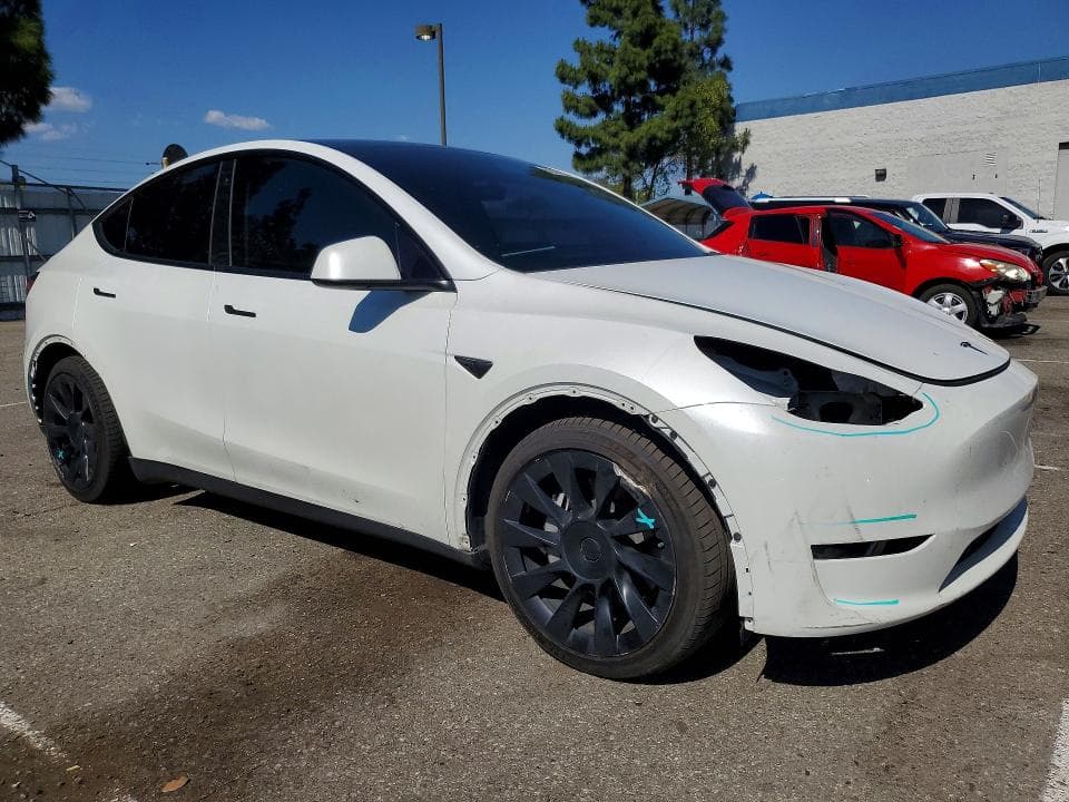 2023 TESLA MODEL Y 4