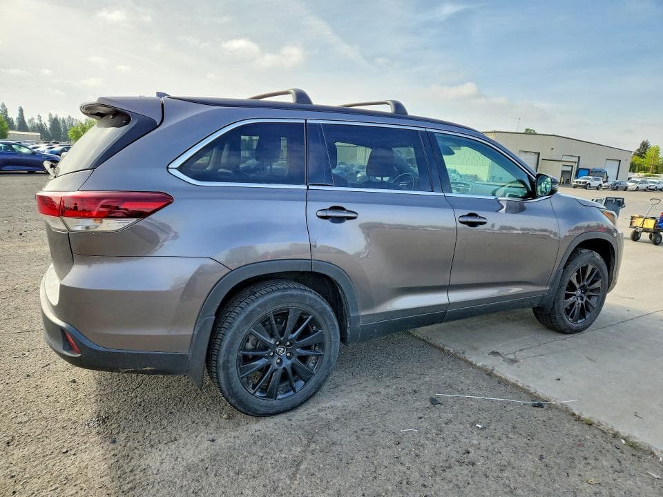 2019 TOYOTA HIGHLANDER SE 6