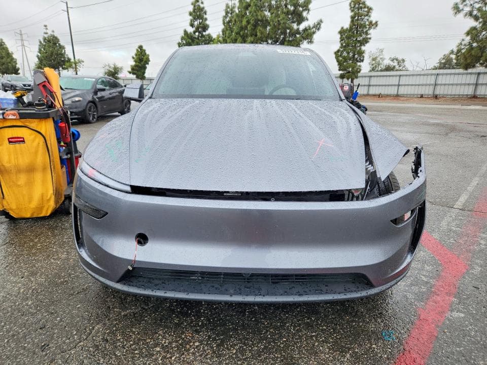 2026 TESLA MODEL Y 5