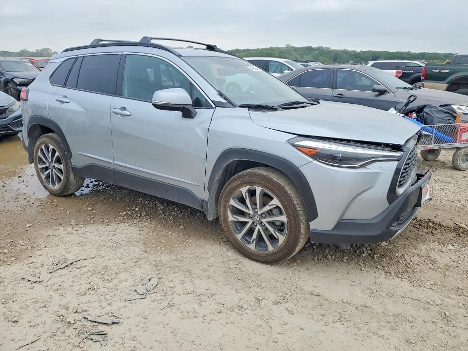 2024 TOYOTA COROLLA CROSS XLE 4