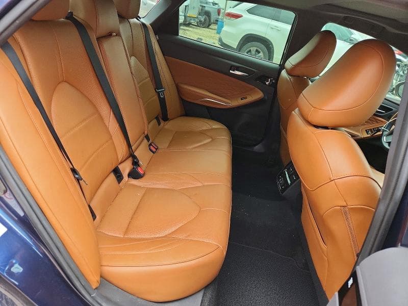 2019 TOYOTA AVALON LIMITED 10